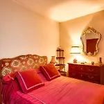 Royal Parisian Flat For Five