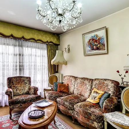 Appartamento Royal Parisian Flat For Five