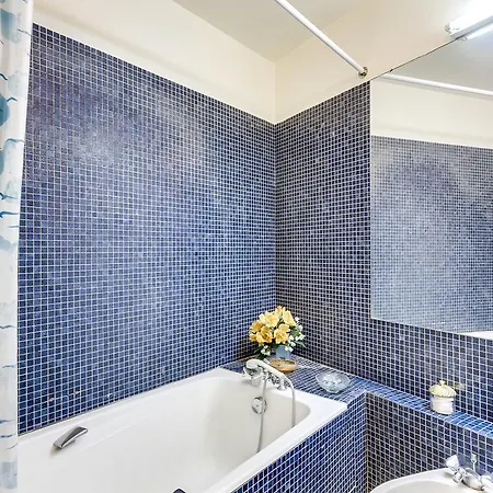 Appartamento Royal Parisian Flat For Five Parigi