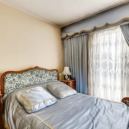Royal Parisian Flat For Five Paris